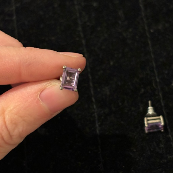 SOLD Vintage 925 sterling silver rectangle stud earrings, purple cubic zirconia - Picture 6 of 7